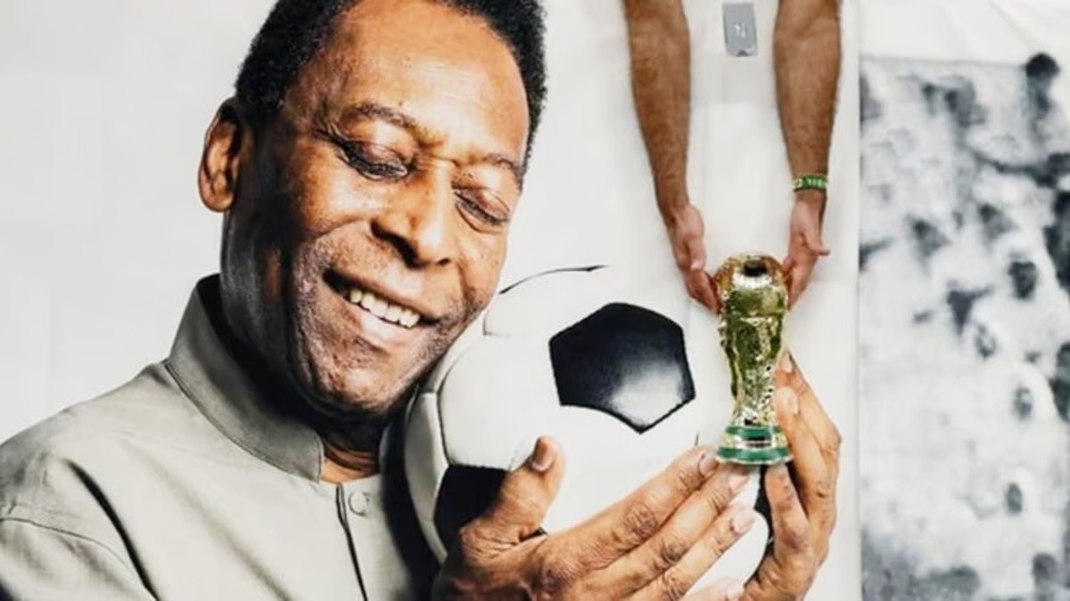 Pele laid to rest in Santos