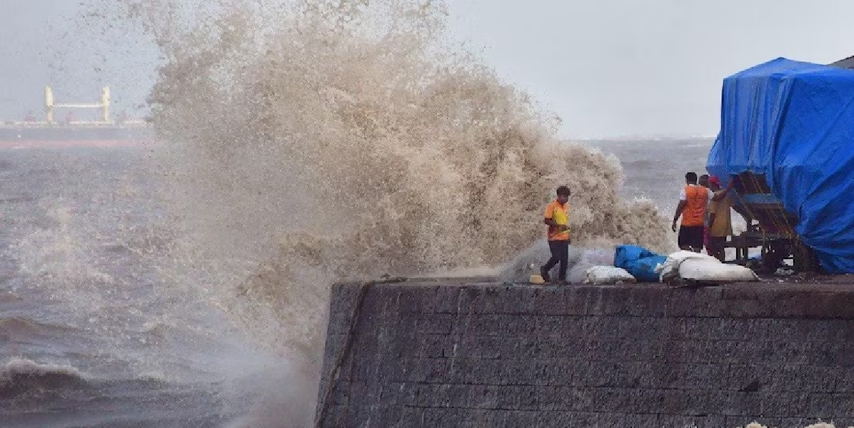 A severe warning has been issued in eight states to deal with the cyclone ‘catastrophe’