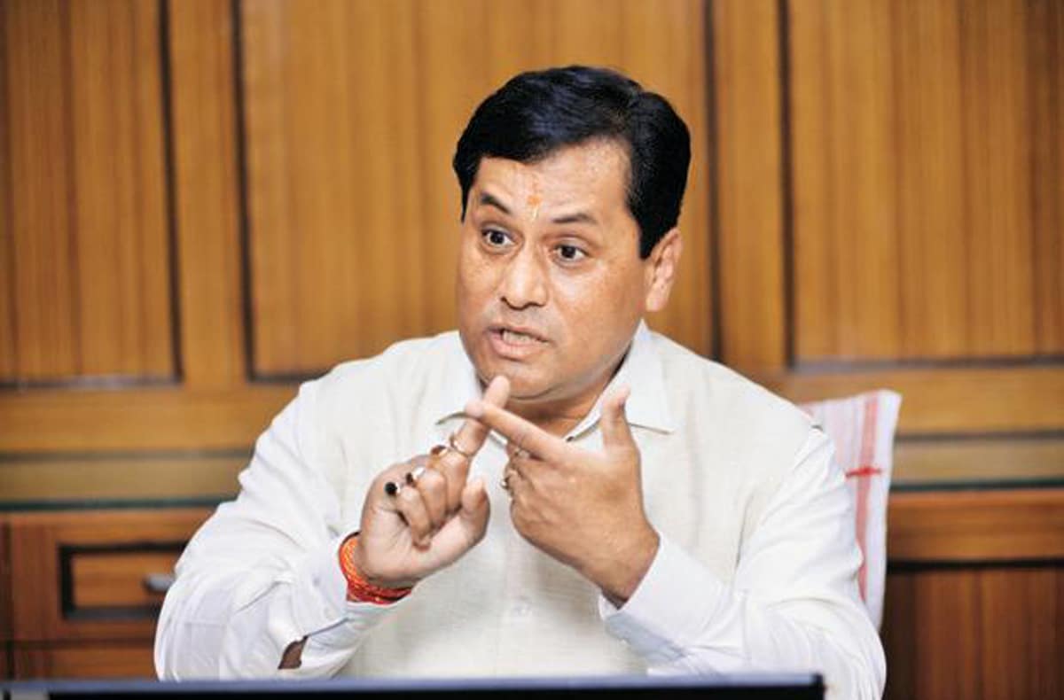 Assam CM accompanies Sarbananda Sonowal for nomination papers submission