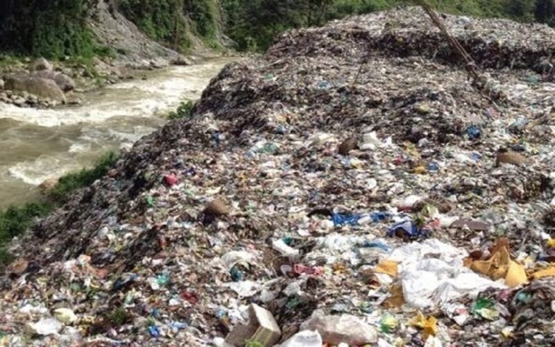 Siliguri residents protest against garbage dumping from Sikkim