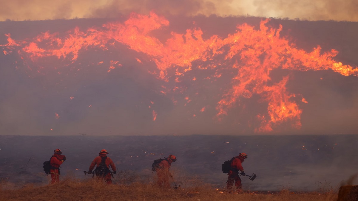 The fast-moving Hughes Fire has consumed nearly 10,000 acres north of ...