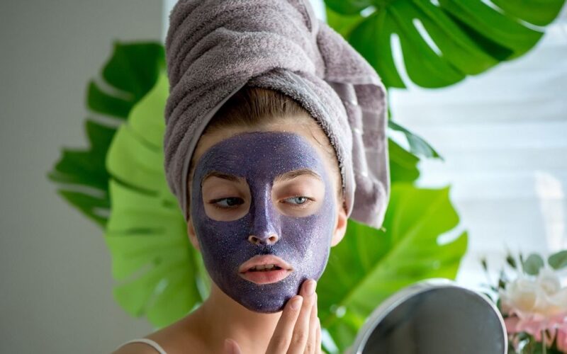 Making your own face packs is so much satisfing no?